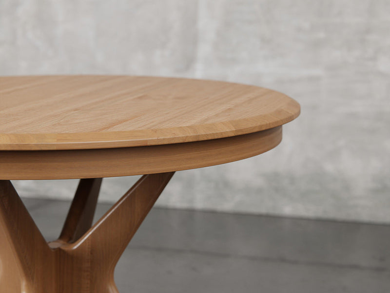 Stamford dining table close up view in sealy stain.